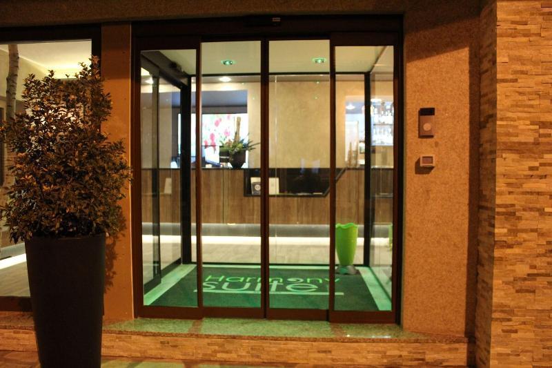 Harmony Suite Hotel Selvino Εξωτερικό φωτογραφία
