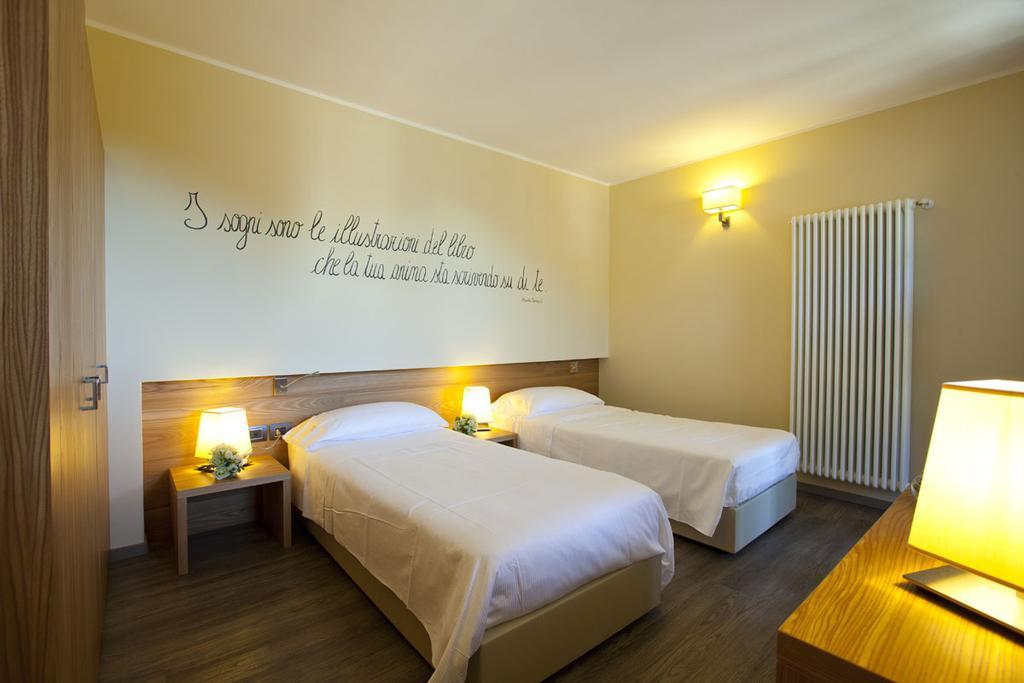 Harmony Suite Hotel Selvino Δωμάτιο φωτογραφία